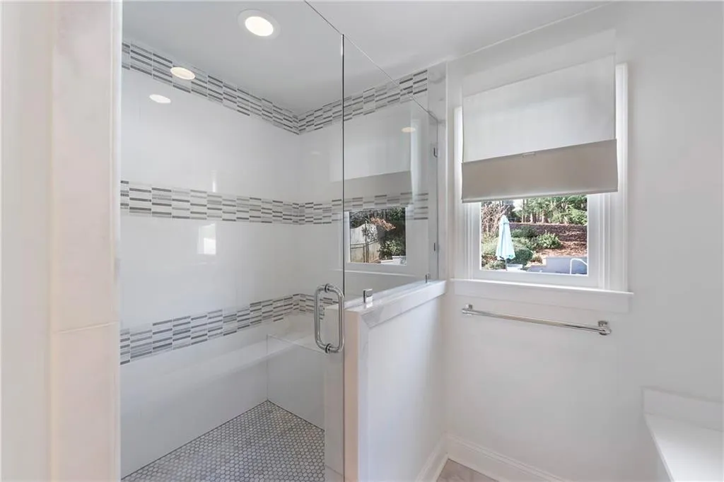 6120 Riverwood Drive, Atlanta, Georgia 30328, 6 Bedrooms Bedrooms, ,4 BathroomsBathrooms,Residential,Sold,6120 Riverwood Drive,6504189