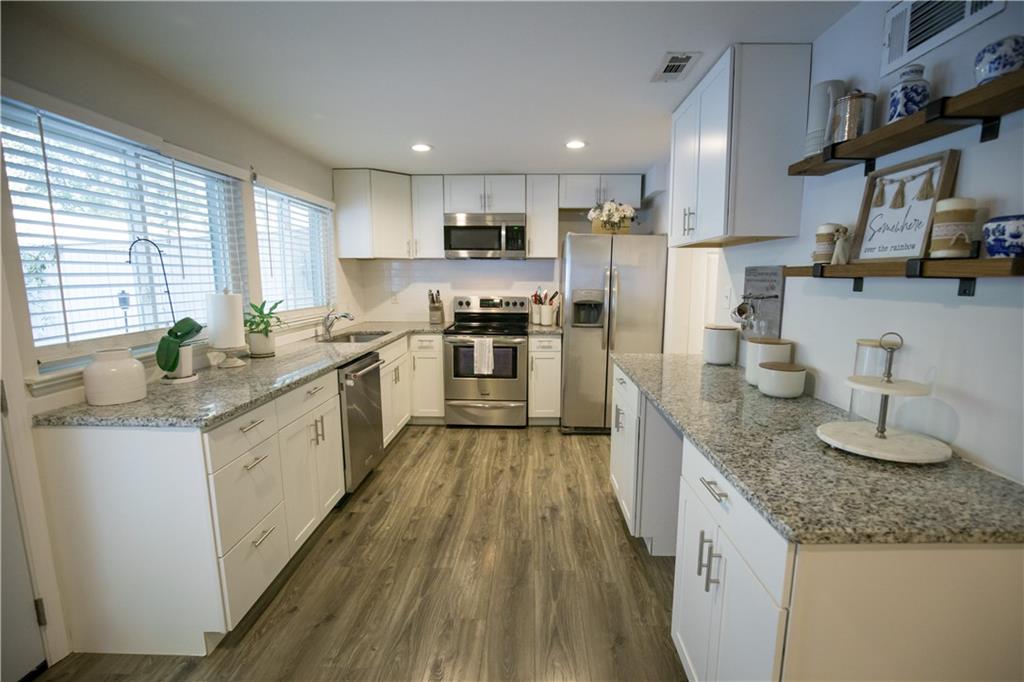 7346 Cardigan Circle, Sandy Springs, Georgia 30328, 3 Bedrooms Bedrooms, ,2 BathroomsBathrooms,Residential,Sold,7346 Cardigan Circle,7287684