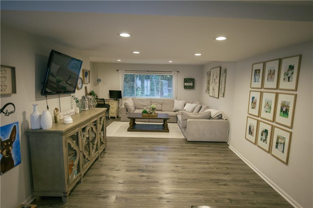 7346 Cardigan Circle, Sandy Springs, Georgia 30328, 3 Bedrooms Bedrooms, ,2 BathroomsBathrooms,Residential,Sold,7346 Cardigan Circle,7287684