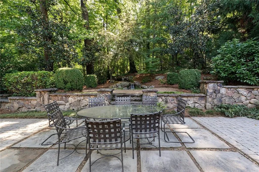 6049 Heards Drive, Atlanta, Georgia 30328, 5 Bedrooms Bedrooms, ,5 BathroomsBathrooms,Residential,Sold,6049 Heards Drive,7447290
