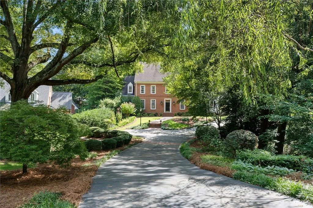 6049 Heards Drive, Atlanta, Georgia 30328, 5 Bedrooms Bedrooms, ,5 BathroomsBathrooms,Residential,Sold,6049 Heards Drive,7447290