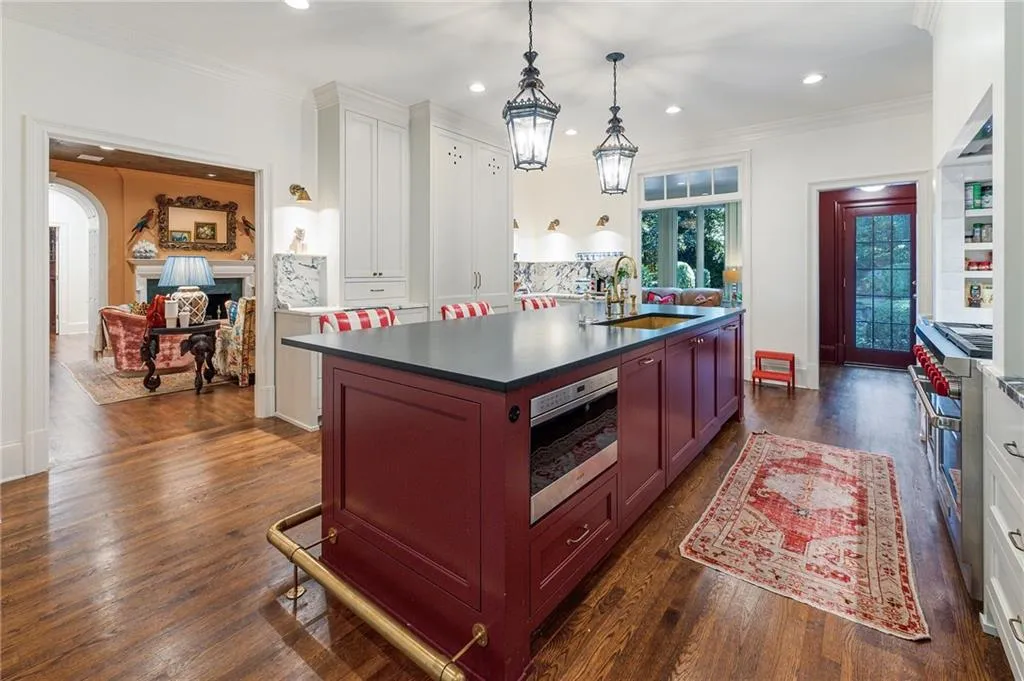 6049 Heards Drive, Atlanta, Georgia 30328, 5 Bedrooms Bedrooms, ,5 BathroomsBathrooms,Residential,Sold,6049 Heards Drive,7447290