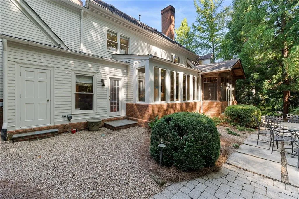 6049 Heards Drive, Atlanta, Georgia 30328, 5 Bedrooms Bedrooms, ,5 BathroomsBathrooms,Residential,Sold,6049 Heards Drive,7447290