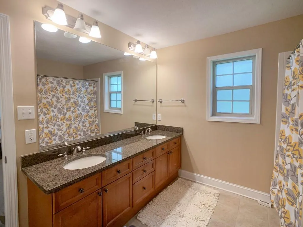 750 Dalrymple Road Unit F4, Atlanta, Georgia 30328, 4 Bedrooms Bedrooms, ,2 BathroomsBathrooms,Residential,Sold,750 Dalrymple Road Unit F4,6741013