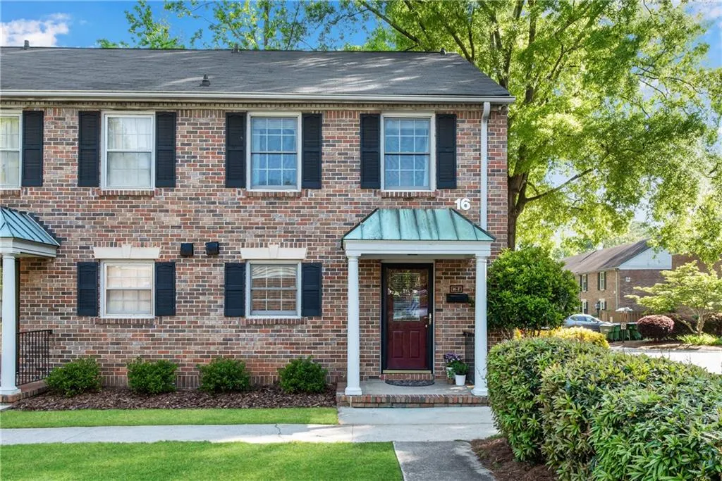 6700 Roswell Road Unit 16f, Sandy Springs, Georgia 30328, 2 Bedrooms Bedrooms, ,1 BathroomBathrooms,Residential,Sold,6700 Roswell Road Unit 16f,7012005