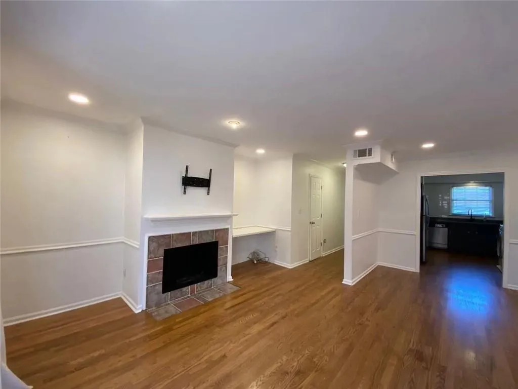 6700 Roswell Road Unit 16f, Sandy Springs, Georgia 30328, 2 Bedrooms Bedrooms, ,1 BathroomBathrooms,Residential,Sold,6700 Roswell Road Unit 16f,7012005