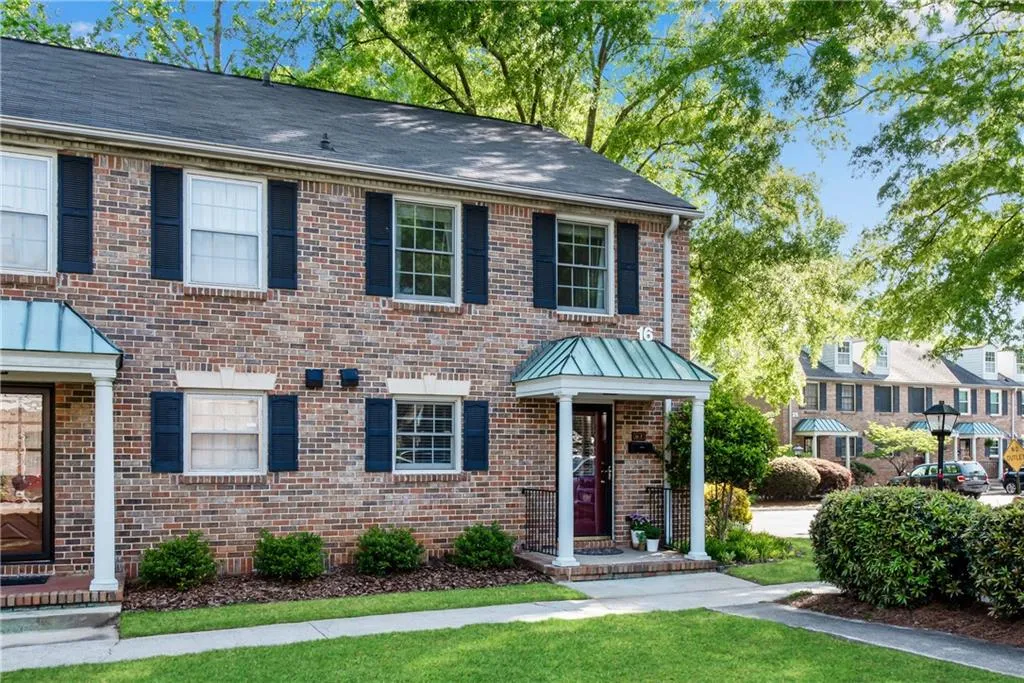 6700 Roswell Road Unit 16f, Sandy Springs, Georgia 30328, 2 Bedrooms Bedrooms, ,1 BathroomBathrooms,Residential,Sold,6700 Roswell Road Unit 16f,7012005