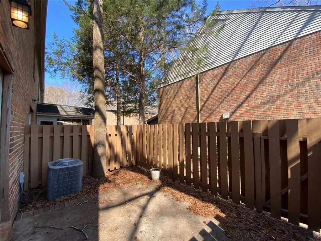 6700 Roswell Road Unit 16f, Sandy Springs, Georgia 30328, 2 Bedrooms Bedrooms, ,1 BathroomBathrooms,Residential,Sold,6700 Roswell Road Unit 16f,7012005