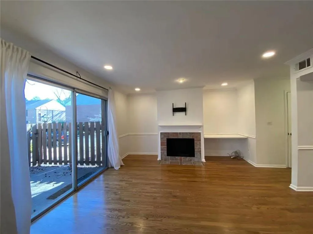6700 Roswell Road Unit 16f, Sandy Springs, Georgia 30328, 2 Bedrooms Bedrooms, ,1 BathroomBathrooms,Residential,Sold,6700 Roswell Road Unit 16f,7012005