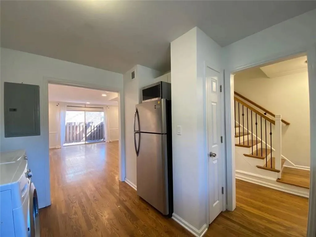 6700 Roswell Road Unit 16f, Sandy Springs, Georgia 30328, 2 Bedrooms Bedrooms, ,1 BathroomBathrooms,Residential,Sold,6700 Roswell Road Unit 16f,7012005