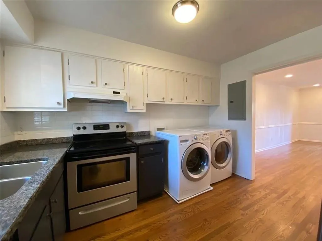6700 Roswell Road Unit 16f, Sandy Springs, Georgia 30328, 2 Bedrooms Bedrooms, ,1 BathroomBathrooms,Residential,Sold,6700 Roswell Road Unit 16f,7012005