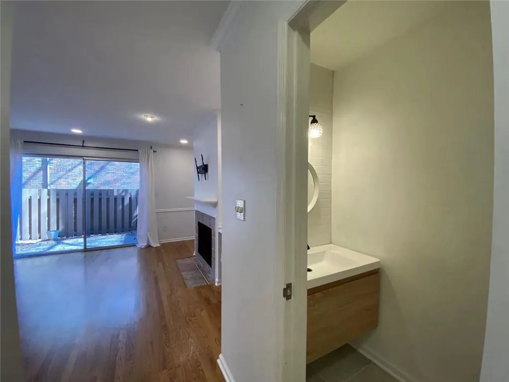 6700 Roswell Road Unit 16f, Sandy Springs, Georgia 30328, 2 Bedrooms Bedrooms, ,1 BathroomBathrooms,Residential,Sold,6700 Roswell Road Unit 16f,7012005