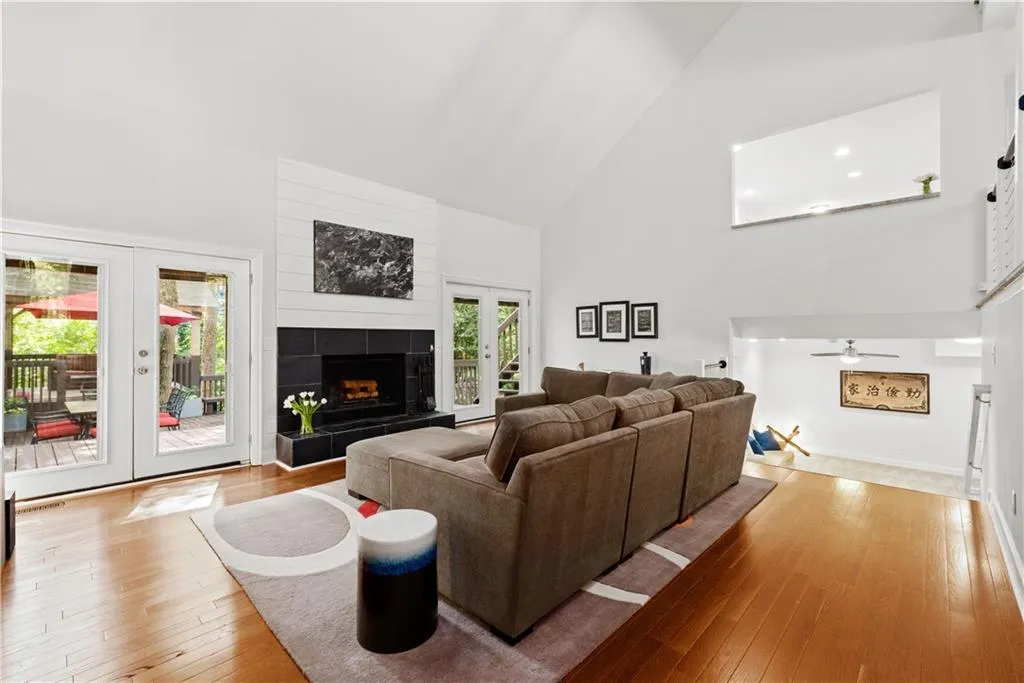 260 Drummen Court, Sandy Springs, Georgia 30328, 5 Bedrooms Bedrooms, ,3 BathroomsBathrooms,Residential,Sold,260 Drummen Court,6777284