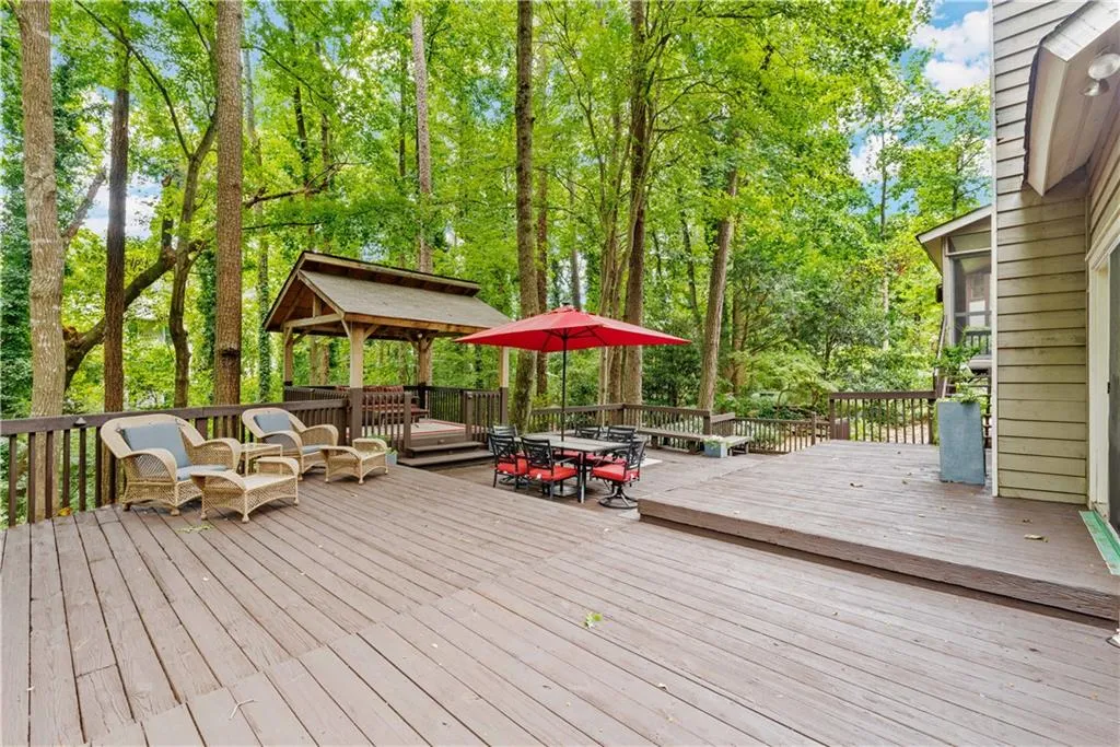 260 Drummen Court, Sandy Springs, Georgia 30328, 5 Bedrooms Bedrooms, ,3 BathroomsBathrooms,Residential,Sold,260 Drummen Court,6777284