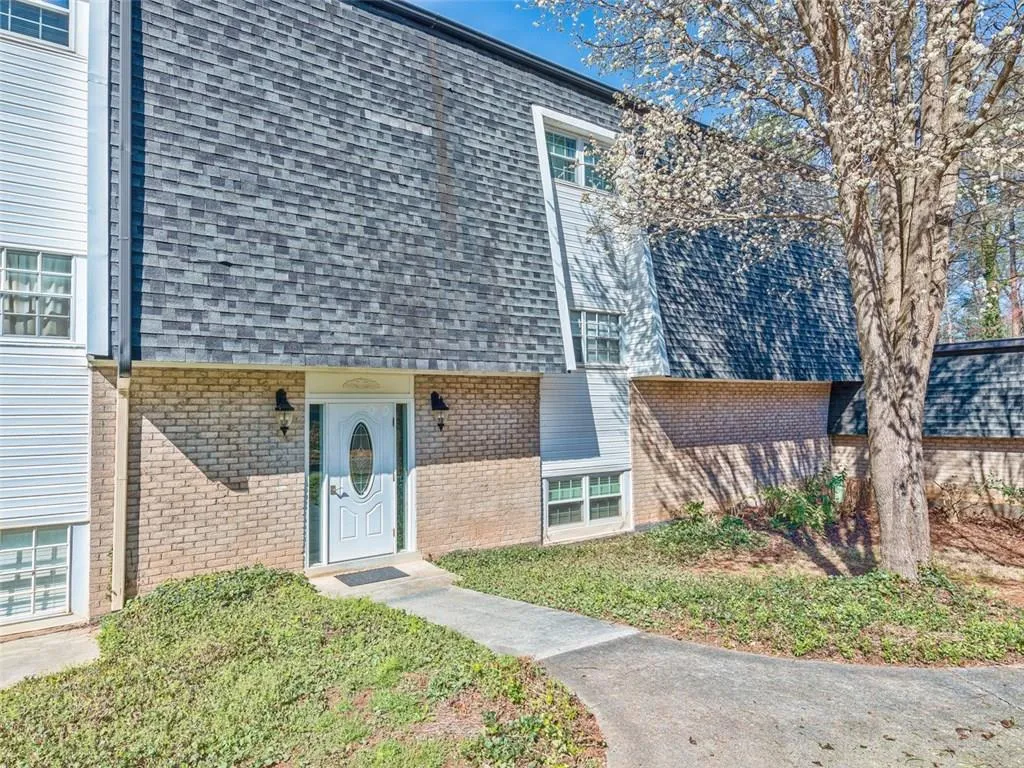 5245 Chemin De Vie, Sandy Springs, Georgia 30342, 2 Bedrooms Bedrooms, ,2 BathroomsBathrooms,Residential,Sold,5245 Chemin De Vie,5971338