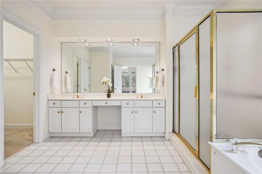 650 Glenridge Close Drive, Sandy Springs, Georgia 30328, 4 Bedrooms Bedrooms, ,2 BathroomsBathrooms,Residential,Sold,650 Glenridge Close Drive,7161154