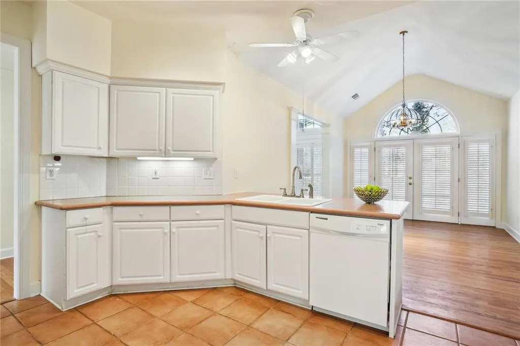 650 Glenridge Close Drive, Sandy Springs, Georgia 30328, 4 Bedrooms Bedrooms, ,2 BathroomsBathrooms,Residential,Sold,650 Glenridge Close Drive,7161154