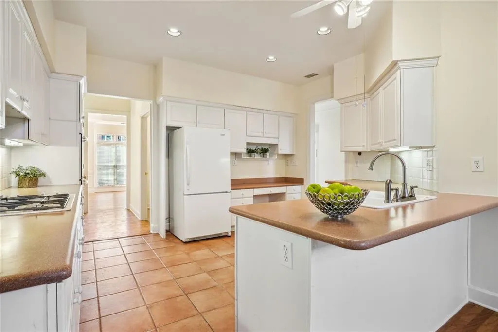 650 Glenridge Close Drive, Sandy Springs, Georgia 30328, 4 Bedrooms Bedrooms, ,2 BathroomsBathrooms,Residential,Sold,650 Glenridge Close Drive,7161154