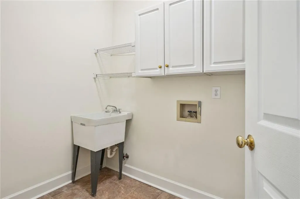 650 Glenridge Close Drive, Sandy Springs, Georgia 30328, 4 Bedrooms Bedrooms, ,2 BathroomsBathrooms,Residential,Sold,650 Glenridge Close Drive,7161154