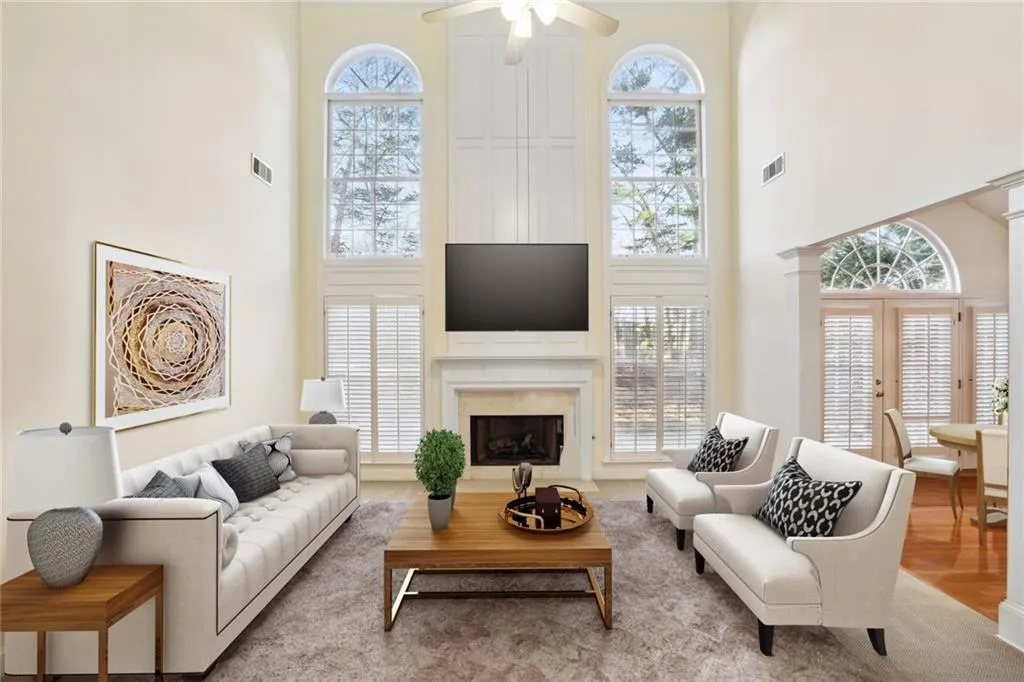 650 Glenridge Close Drive, Sandy Springs, Georgia 30328, 4 Bedrooms Bedrooms, ,2 BathroomsBathrooms,Residential,Sold,650 Glenridge Close Drive,7161154