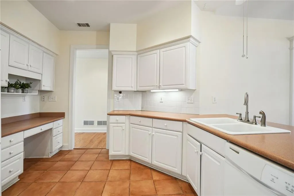 650 Glenridge Close Drive, Sandy Springs, Georgia 30328, 4 Bedrooms Bedrooms, ,2 BathroomsBathrooms,Residential,Sold,650 Glenridge Close Drive,7161154