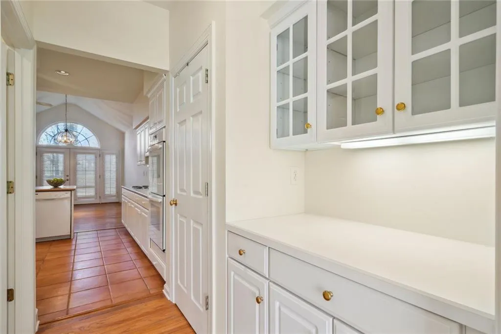 650 Glenridge Close Drive, Sandy Springs, Georgia 30328, 4 Bedrooms Bedrooms, ,2 BathroomsBathrooms,Residential,Sold,650 Glenridge Close Drive,7161154