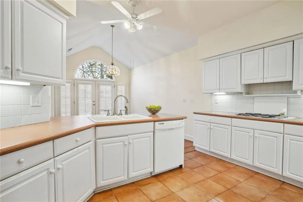 650 Glenridge Close Drive, Sandy Springs, Georgia 30328, 4 Bedrooms Bedrooms, ,2 BathroomsBathrooms,Residential,Sold,650 Glenridge Close Drive,7161154