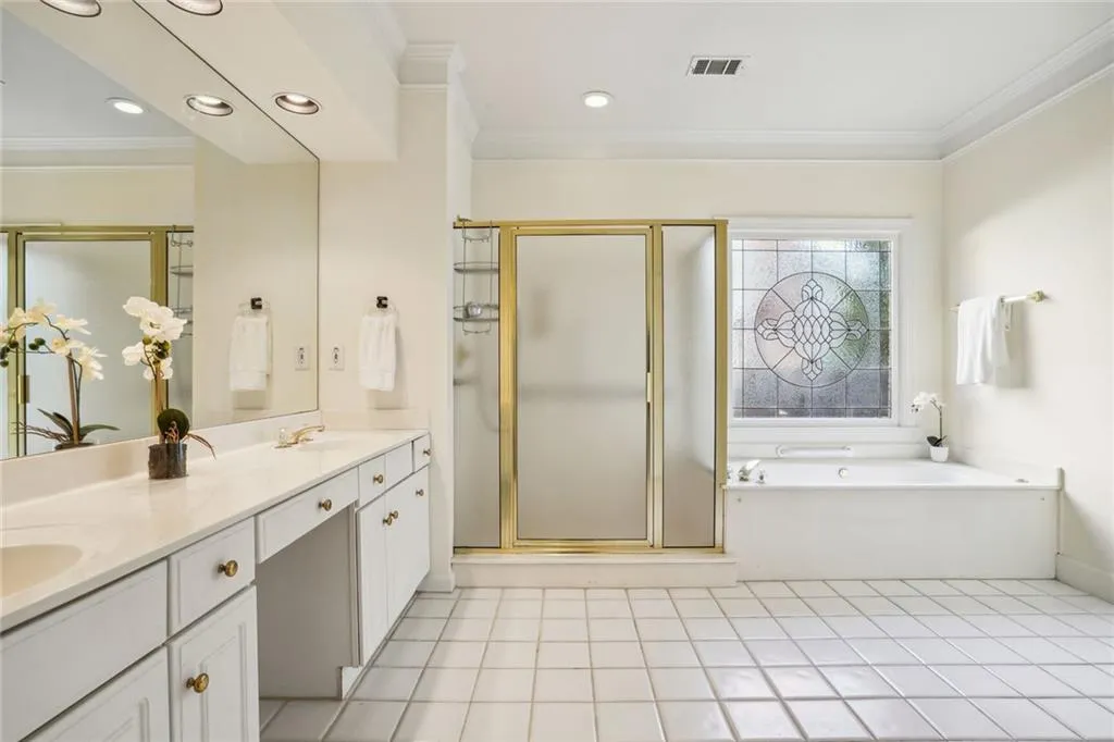 650 Glenridge Close Drive, Sandy Springs, Georgia 30328, 4 Bedrooms Bedrooms, ,2 BathroomsBathrooms,Residential,Sold,650 Glenridge Close Drive,7161154