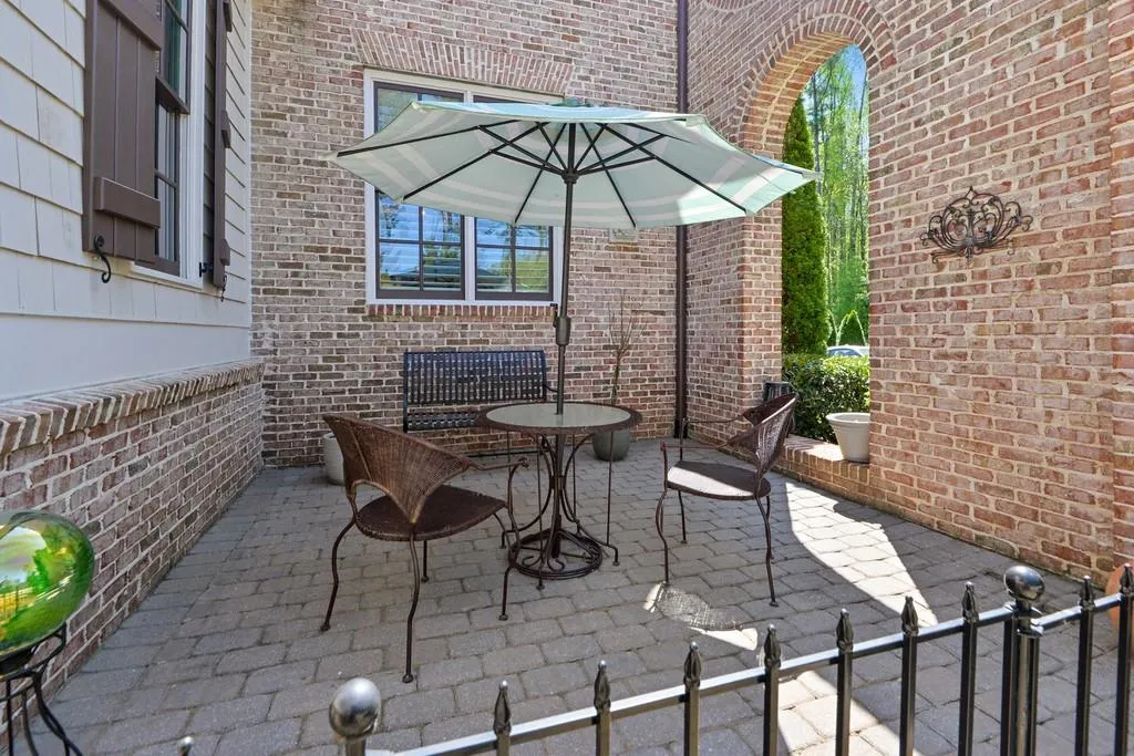 4060 Spalding Drive, Sandy Springs, Georgia 30350, 5 Bedrooms Bedrooms, ,5 BathroomsBathrooms,Residential,Sold,4060 Spalding Drive,6714777