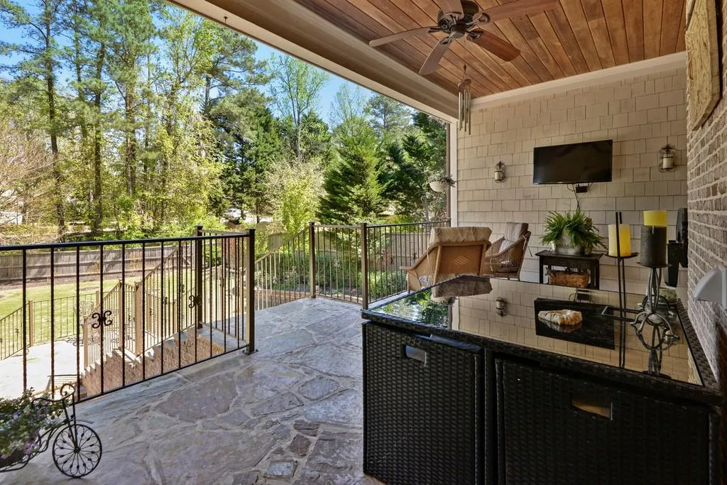 4060 Spalding Drive, Sandy Springs, Georgia 30350, 5 Bedrooms Bedrooms, ,5 BathroomsBathrooms,Residential,Sold,4060 Spalding Drive,6714777