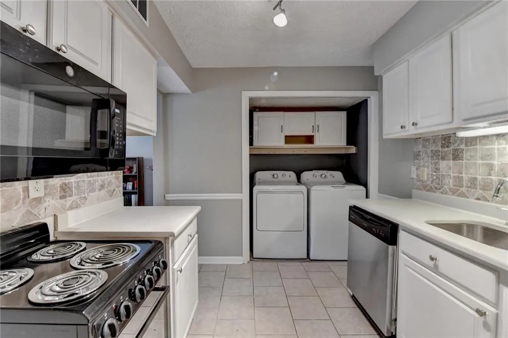 5159 Roswell Road Unit 7, Atlanta, Georgia 30342, 1 Bedroom Bedrooms, ,1 BathroomBathrooms,Residential,For Sale,5159 Roswell Road Unit 7,7548340