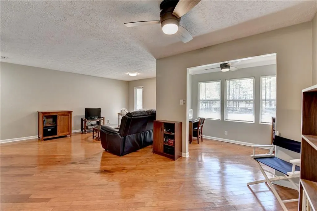 5159 Roswell Road Unit 7, Atlanta, Georgia 30342, 1 Bedroom Bedrooms, ,1 BathroomBathrooms,Residential,For Sale,5159 Roswell Road Unit 7,7548340