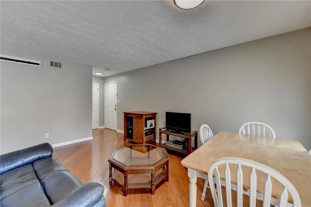 5159 Roswell Road Unit 7, Atlanta, Georgia 30342, 1 Bedroom Bedrooms, ,1 BathroomBathrooms,Residential,For Sale,5159 Roswell Road Unit 7,7548340