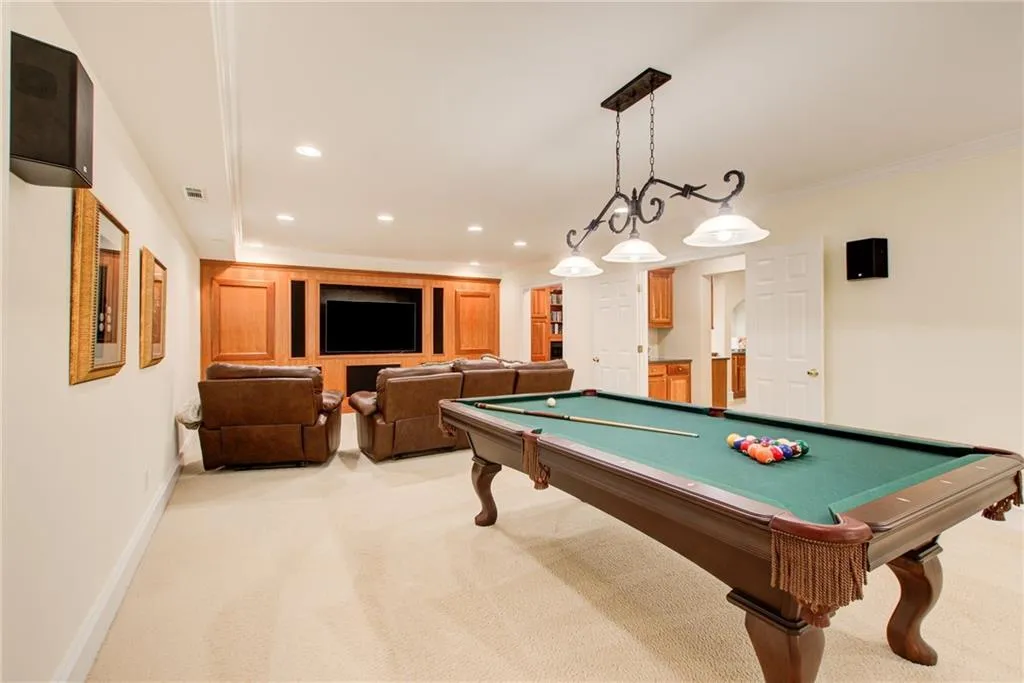 Need a playroom or kid's hang out room? Need a playroom or kid's hang out room?