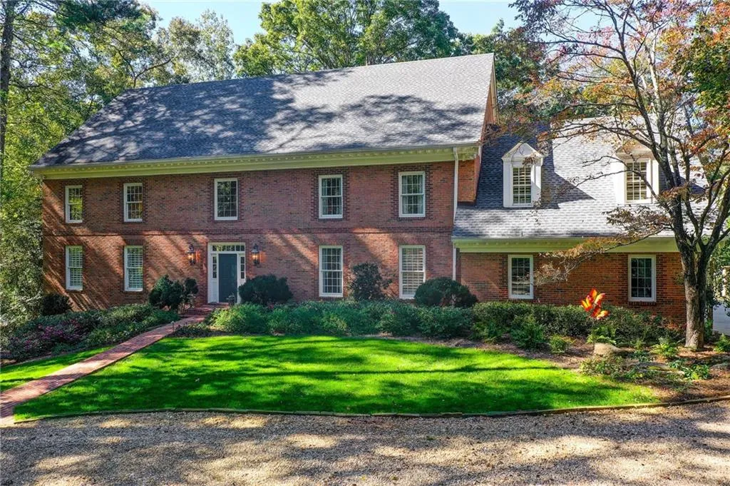 1710 Winterthur Close Nw Welcome Home