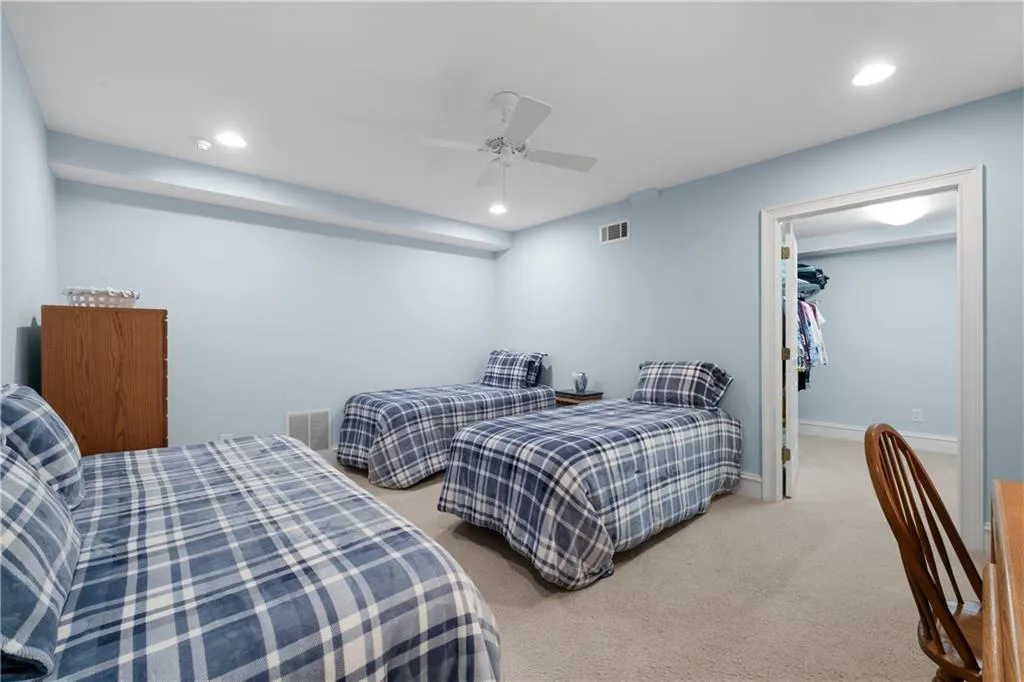 A spacious bunkroom for sleepovers. A spacious bunkroom for sleepovers.