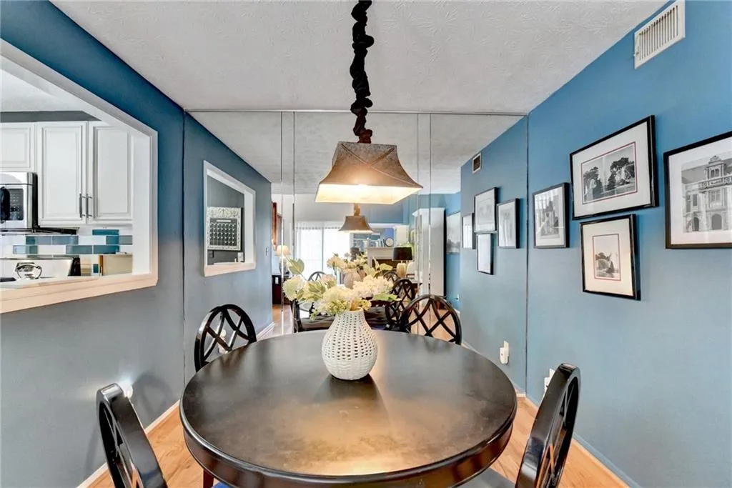 709 River Run Drive, Sandy Springs, Georgia 30350, 2 Bedrooms Bedrooms, ,2 BathroomsBathrooms,Residential,For Sale,709 River Run Drive,7735462