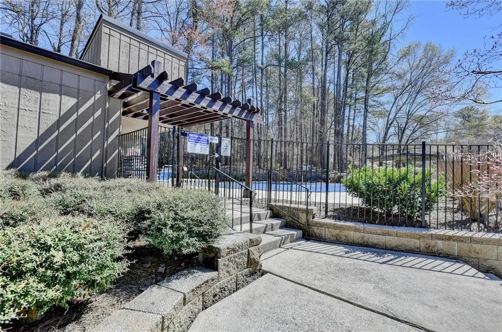 709 River Run Drive, Sandy Springs, Georgia 30350, 2 Bedrooms Bedrooms, ,2 BathroomsBathrooms,Residential,For Sale,709 River Run Drive,7735462