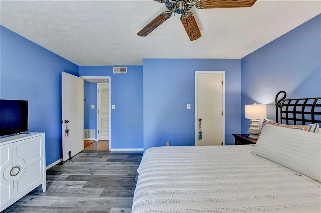 709 River Run Drive, Sandy Springs, Georgia 30350, 2 Bedrooms Bedrooms, ,2 BathroomsBathrooms,Residential,For Sale,709 River Run Drive,7735462