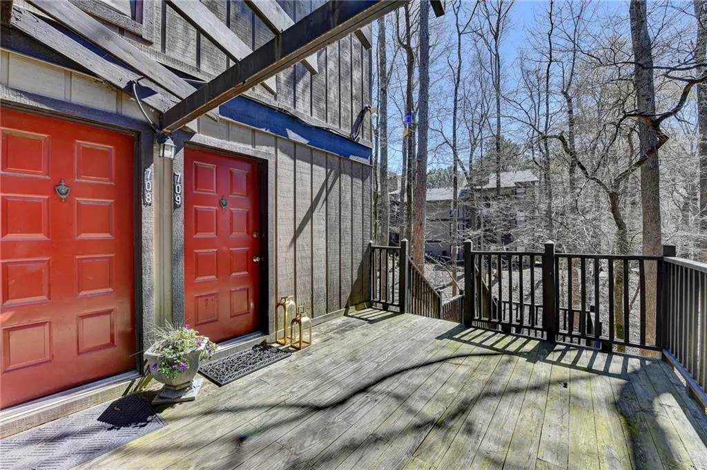 709 River Run Drive, Sandy Springs, Georgia 30350, 2 Bedrooms Bedrooms, ,2 BathroomsBathrooms,Residential,For Sale,709 River Run Drive,7735462