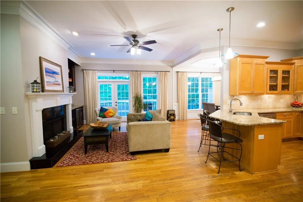 5492 Glenridge Drive Unit 540, Atlanta, Georgia 30342, 4 Bedrooms Bedrooms, ,3 BathroomsBathrooms,Residential,Sold,5492 Glenridge Drive Unit 540,7046003
