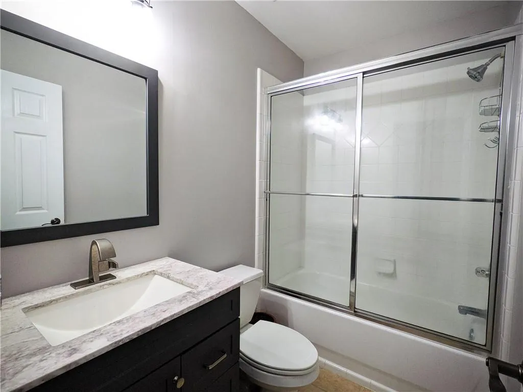 5492 Glenridge Drive Unit 540, Atlanta, Georgia 30342, 4 Bedrooms Bedrooms, ,3 BathroomsBathrooms,Residential,Sold,5492 Glenridge Drive Unit 540,7046003