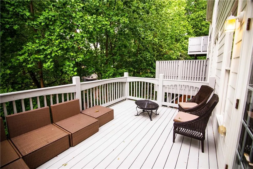 5492 Glenridge Drive Unit 540, Atlanta, Georgia 30342, 4 Bedrooms Bedrooms, ,3 BathroomsBathrooms,Residential,Sold,5492 Glenridge Drive Unit 540,7046003