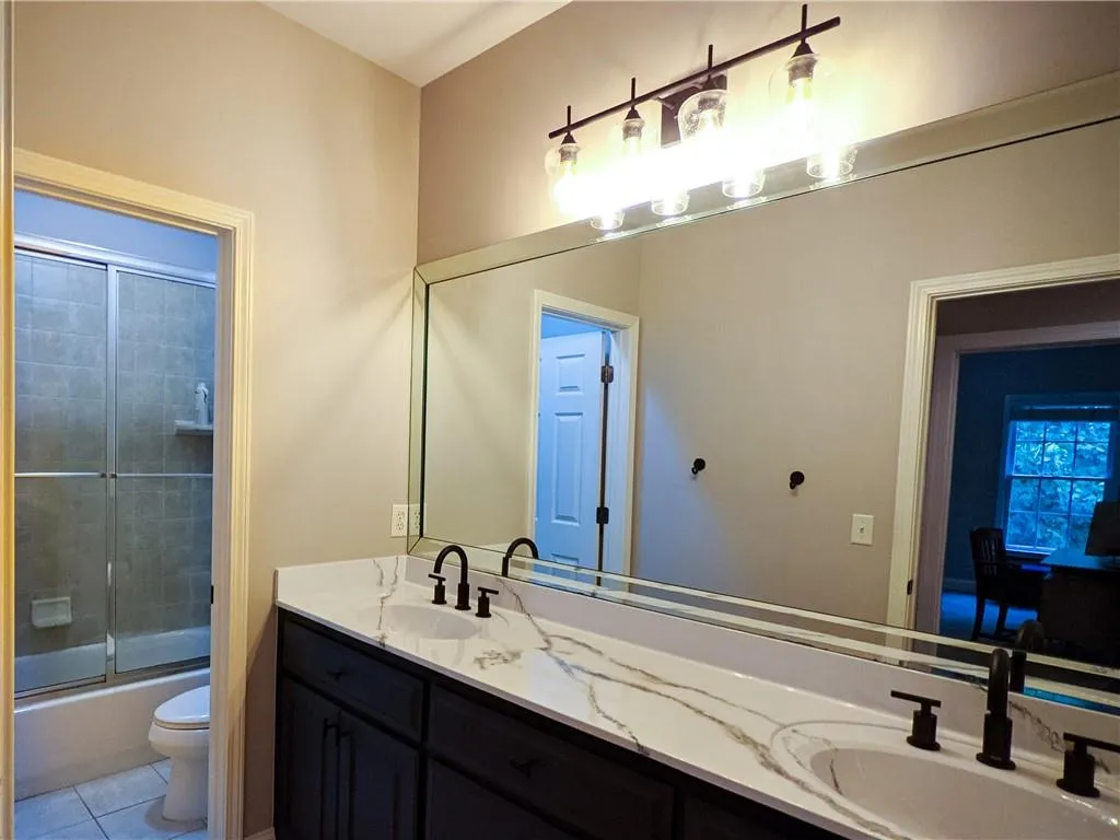 5492 Glenridge Drive Unit 540, Atlanta, Georgia 30342, 4 Bedrooms Bedrooms, ,3 BathroomsBathrooms,Residential,Sold,5492 Glenridge Drive Unit 540,7046003