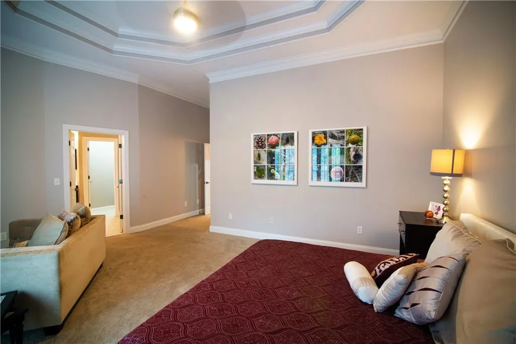 5492 Glenridge Drive Unit 540, Atlanta, Georgia 30342, 4 Bedrooms Bedrooms, ,3 BathroomsBathrooms,Residential,Sold,5492 Glenridge Drive Unit 540,7046003