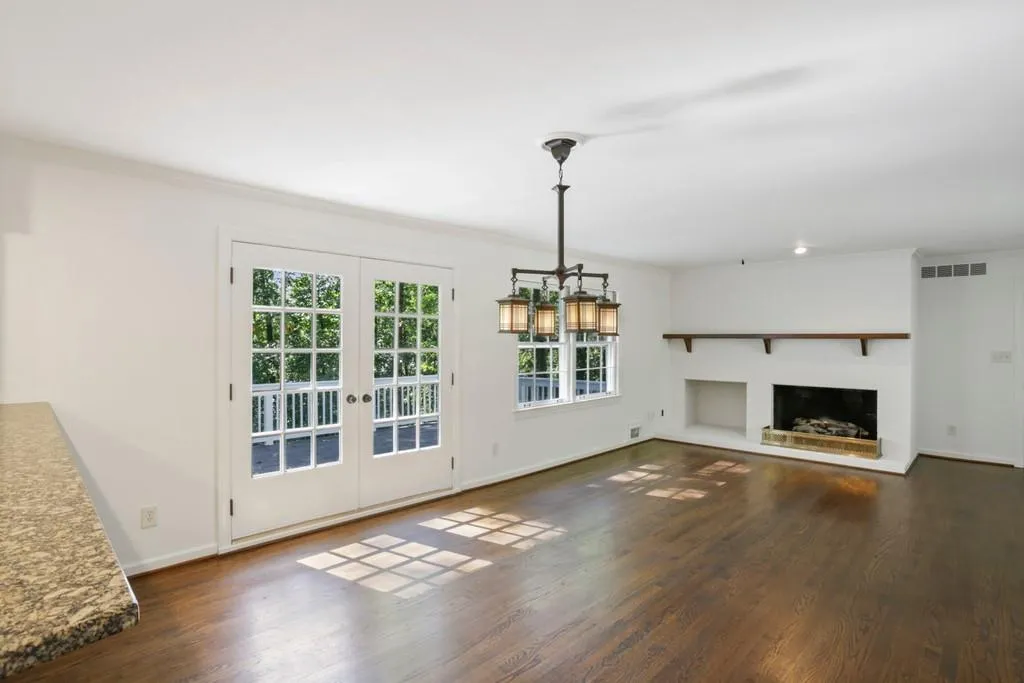 124 River Park Drive Nw, Sandy Springs, Georgia 30328, 5 Bedrooms Bedrooms, ,5 BathroomsBathrooms,Residential,Sold,124 River Park Drive Nw,6869861