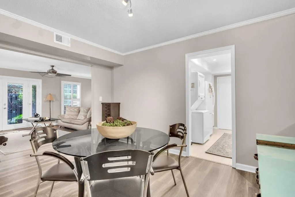 6851 Roswell Road Unit F-3, Sandy Springs, Georgia 30328, 2 Bedrooms Bedrooms, ,2 BathroomsBathrooms,Residential,Sold,6851 Roswell Road Unit F-3,7150929