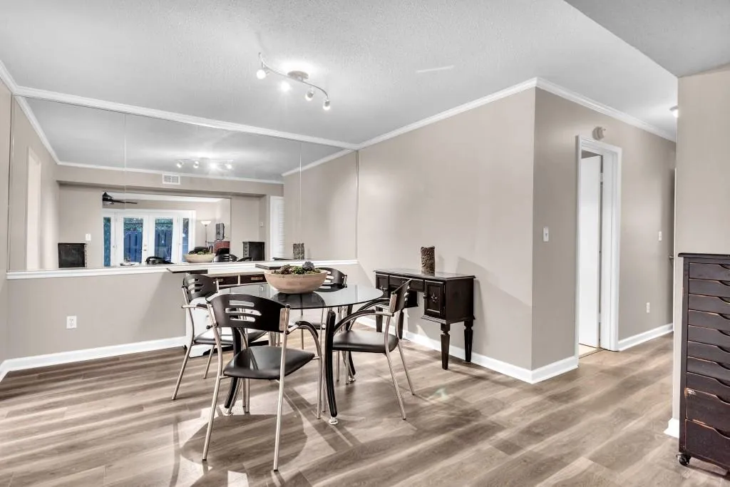 6851 Roswell Road Unit F-3, Sandy Springs, Georgia 30328, 2 Bedrooms Bedrooms, ,2 BathroomsBathrooms,Residential,Sold,6851 Roswell Road Unit F-3,7150929