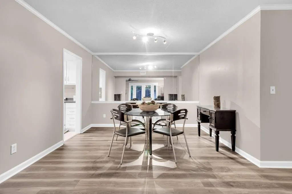 6851 Roswell Road Unit F-3, Sandy Springs, Georgia 30328, 2 Bedrooms Bedrooms, ,2 BathroomsBathrooms,Residential,Sold,6851 Roswell Road Unit F-3,7150929