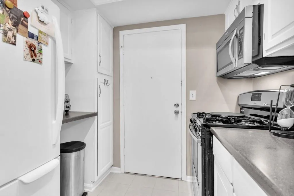 6851 Roswell Road Unit F-3, Sandy Springs, Georgia 30328, 2 Bedrooms Bedrooms, ,2 BathroomsBathrooms,Residential,Sold,6851 Roswell Road Unit F-3,7150929